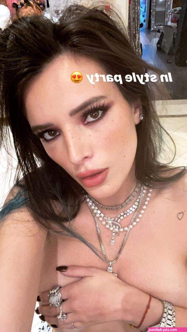 Get Ready With Me! Bella Thorne Teases Fans With Sultry Selfie Ahead of Golden Globes