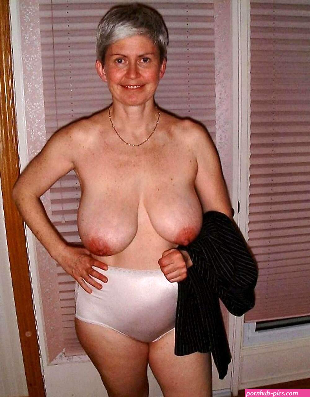 Busty amateur gilf pussy