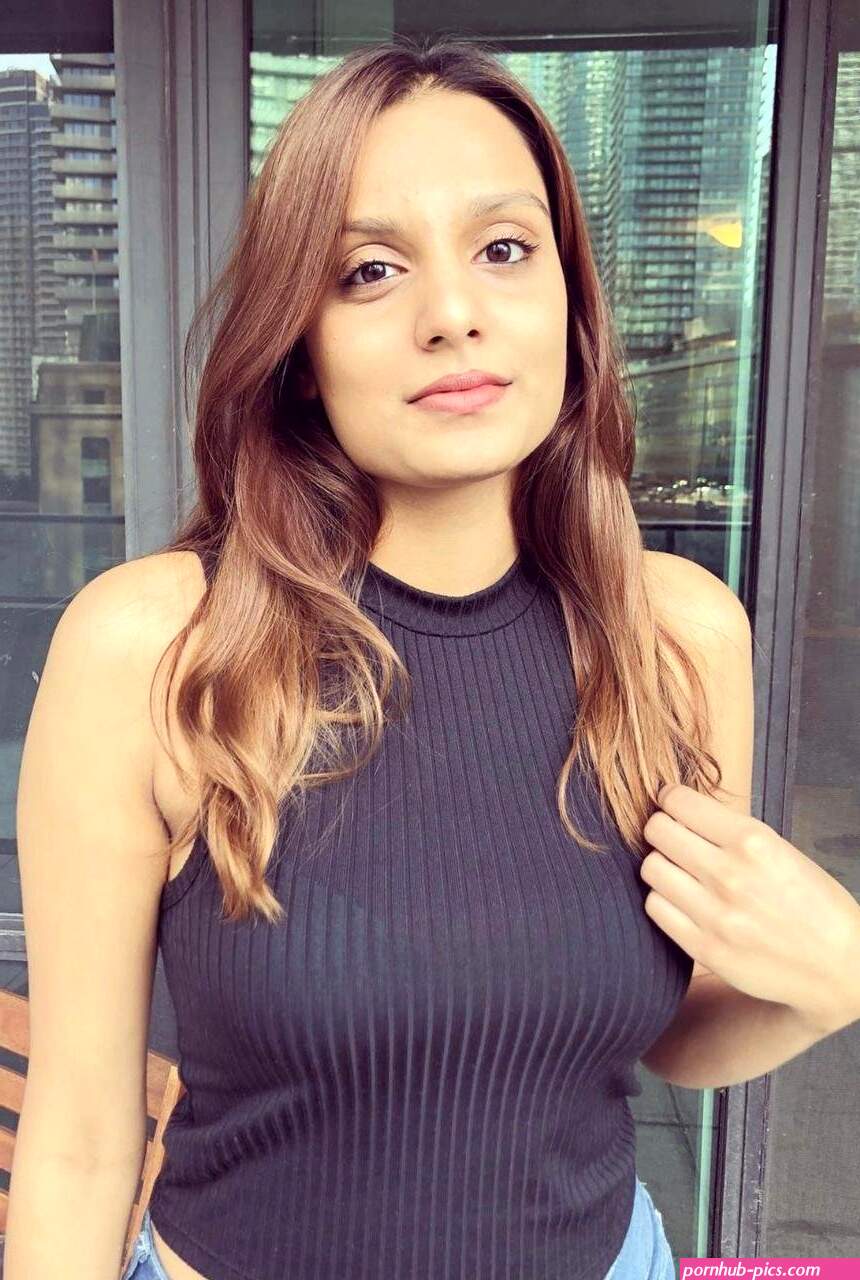 Indian slut from toronto canada on erome for everyone to enjoy her perky tits