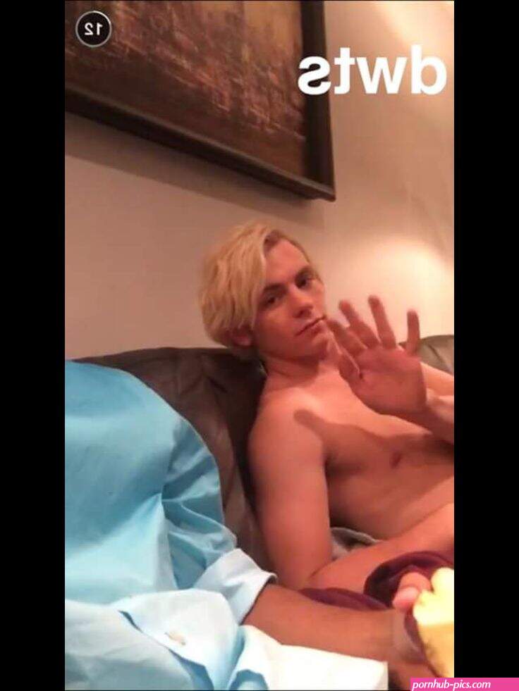 OMG it looks like he is naked LOL