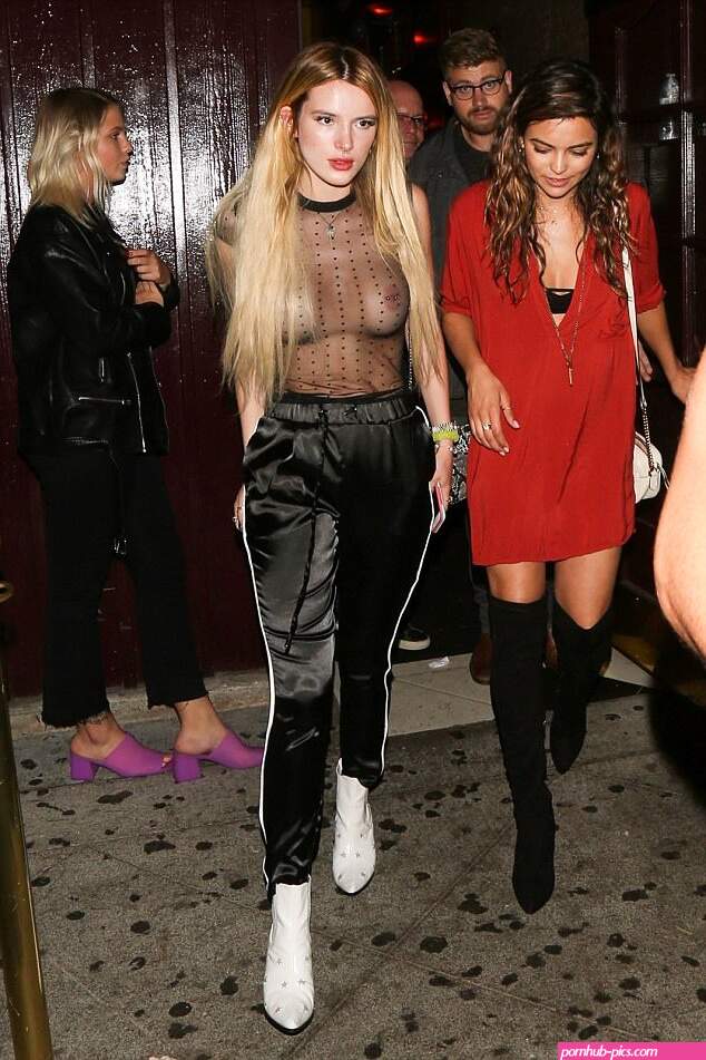 Bella Thorne is almost naked on the street