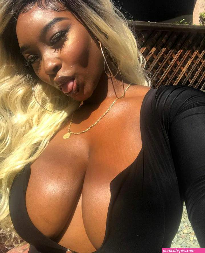 Pictures Of Black Women With Big Breasts.
