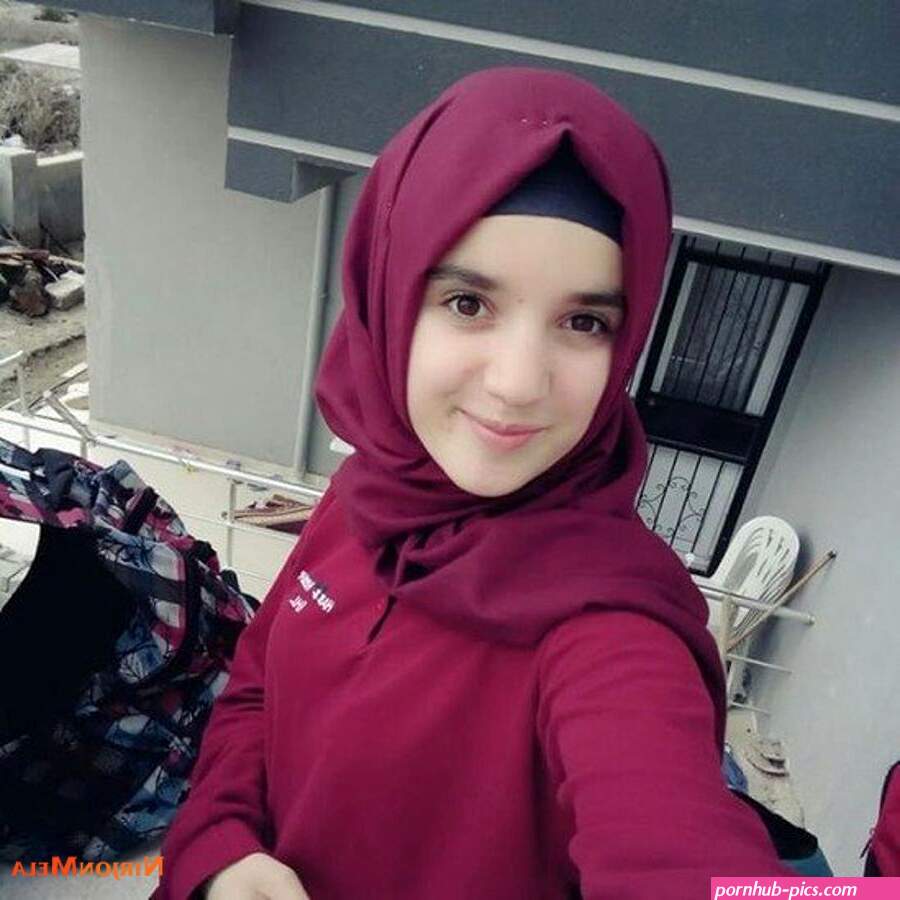 Hot Paki Teen nude bedroom selfie