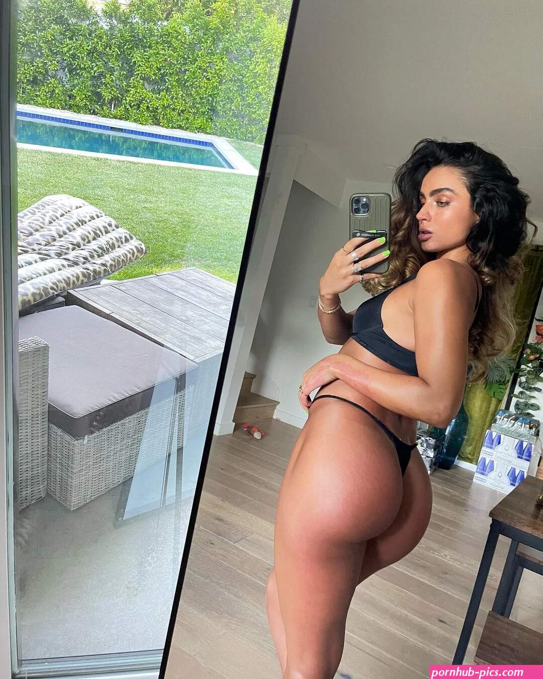 Sommer Rays Booty Shorts Dance Has Followers Wanting OnlyFans