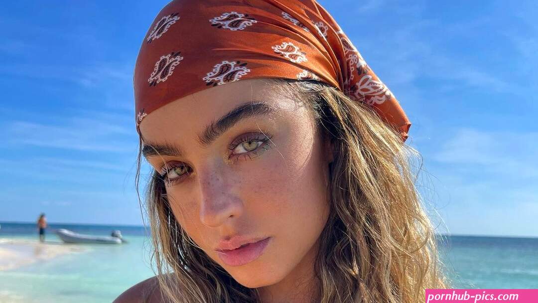 Sommer Ray Drinks Wine While Fully Naked In Foamy Bathtub Photo