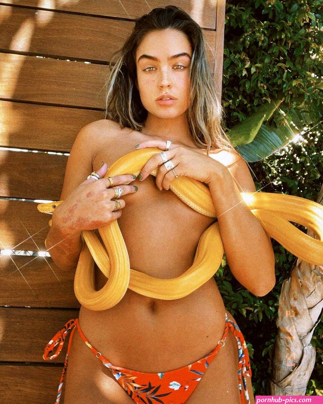 Sommer Ray Drinks Wine While Fully Naked In Foamy Bathtub Photo