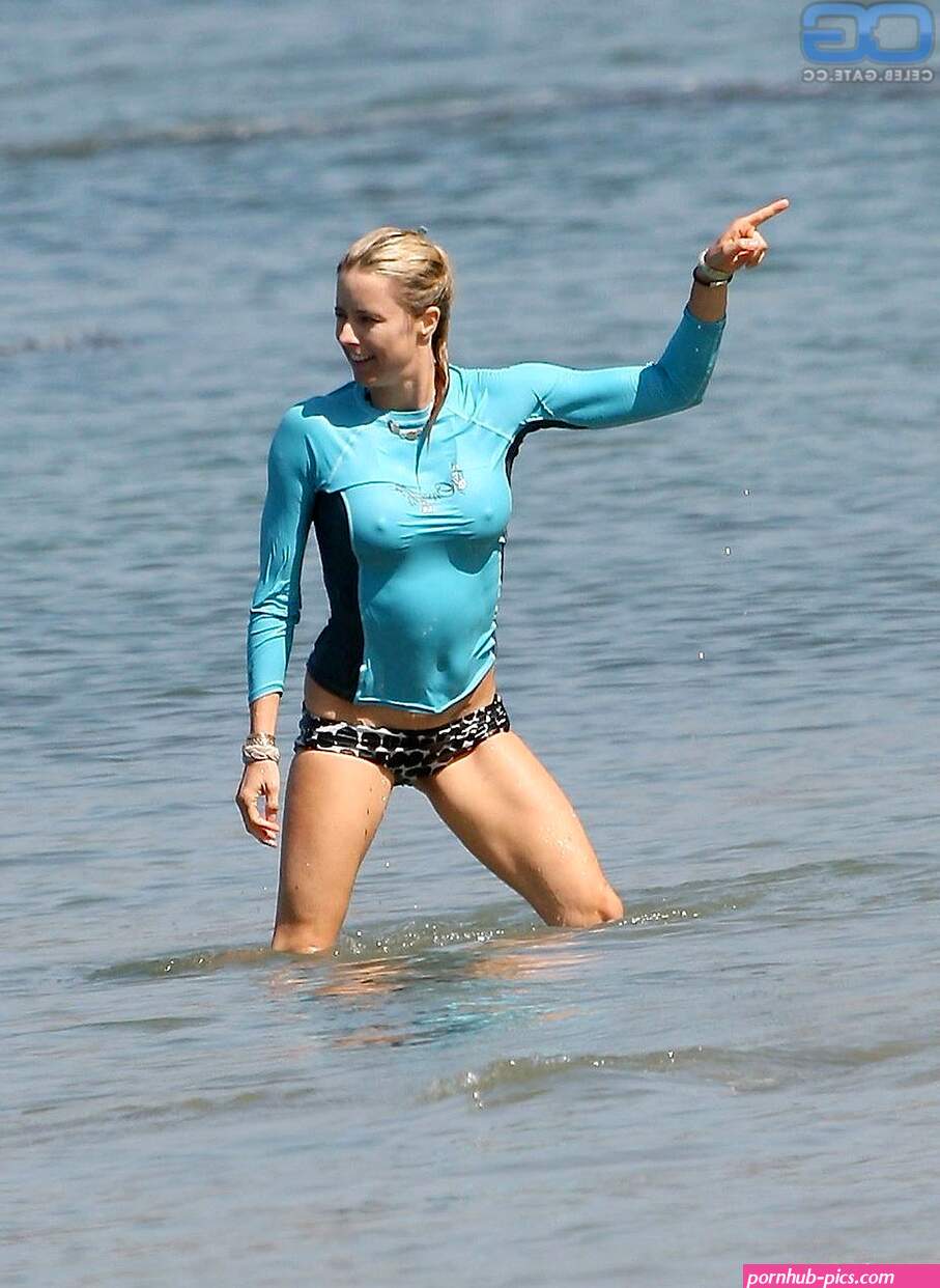 tea-leoni-nipple-84424