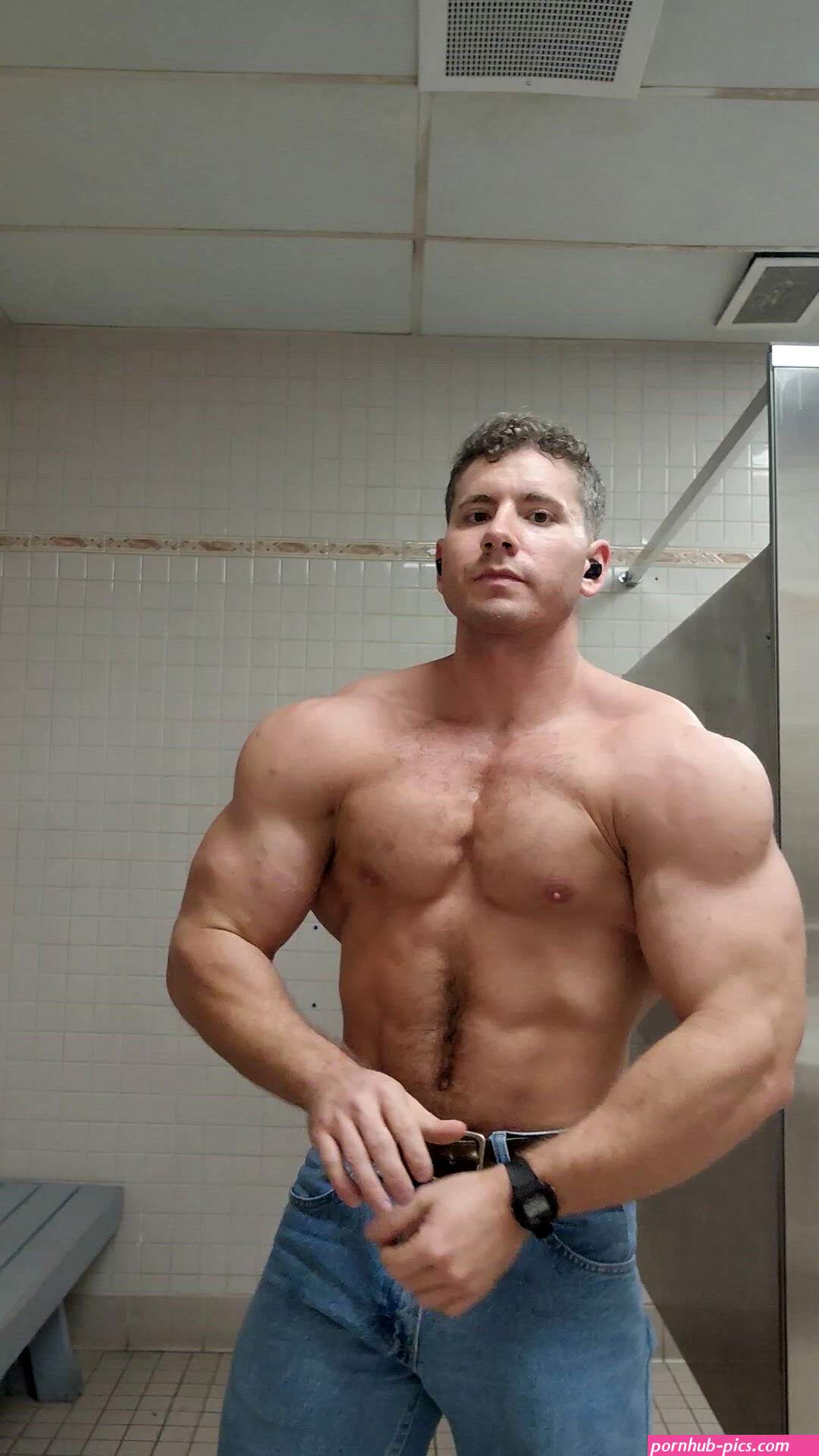 Hotmuscles6t9 OnlyFans bodybuilder porn video