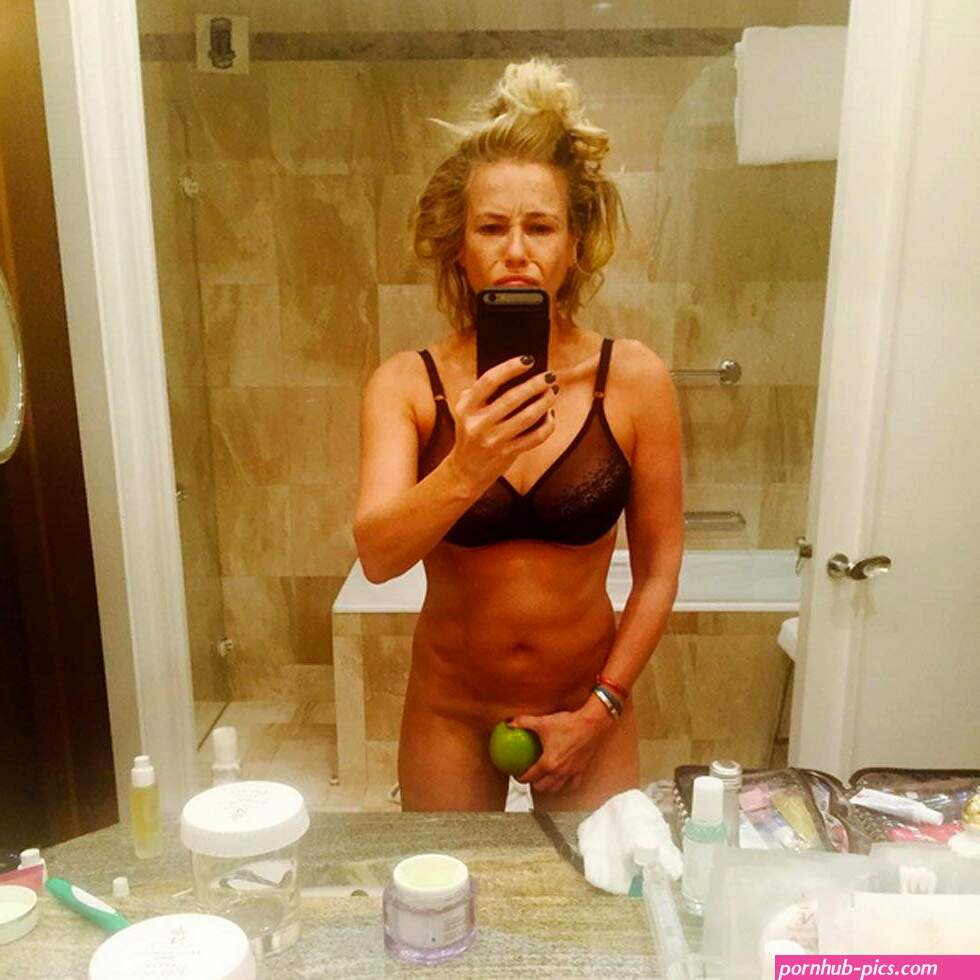 Chelsea Handler Poses Nude
