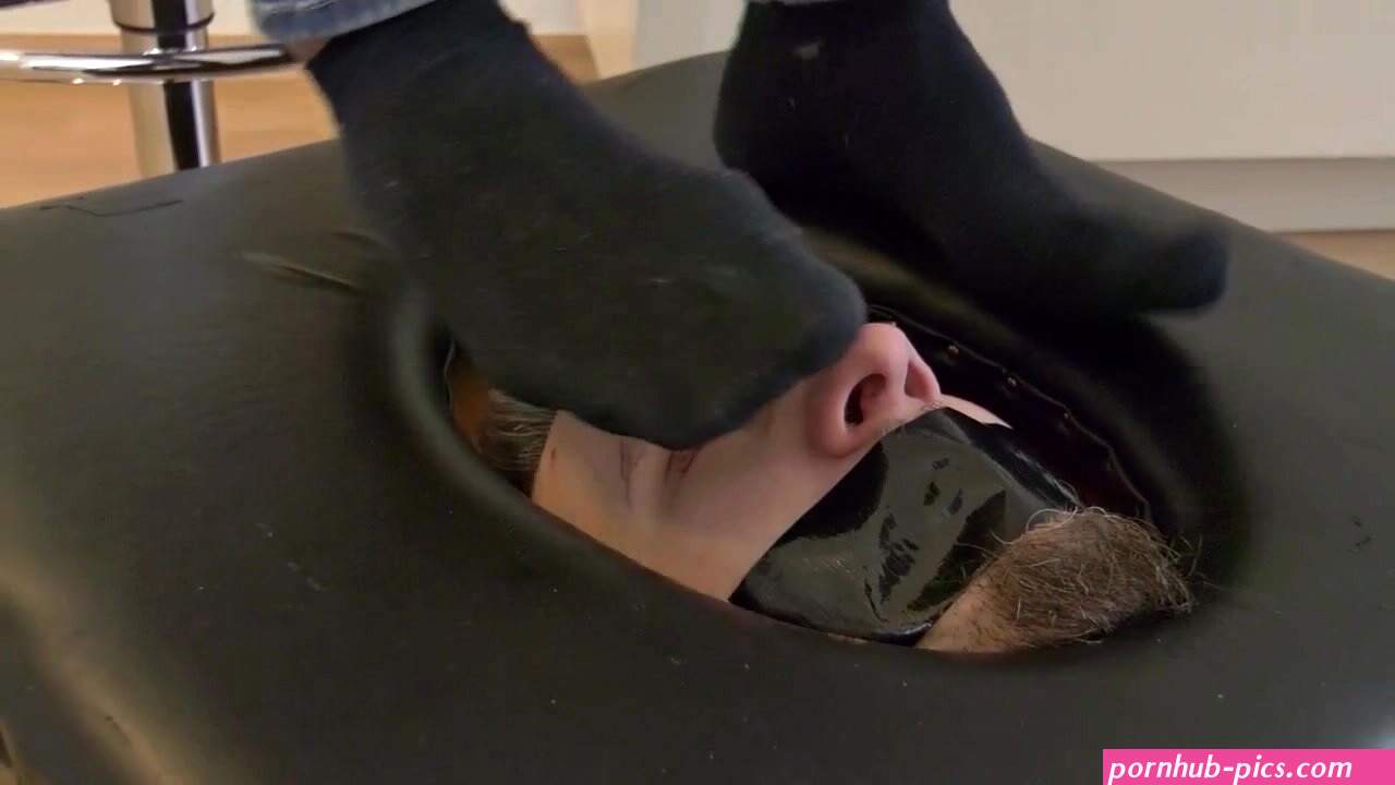 Video: Foot smothering