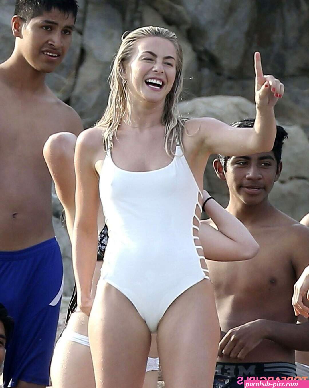 Julianne Hough Nude OnlyFans Leaked