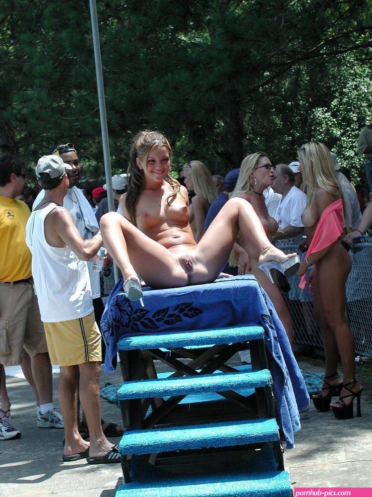 Public Pussy Spread