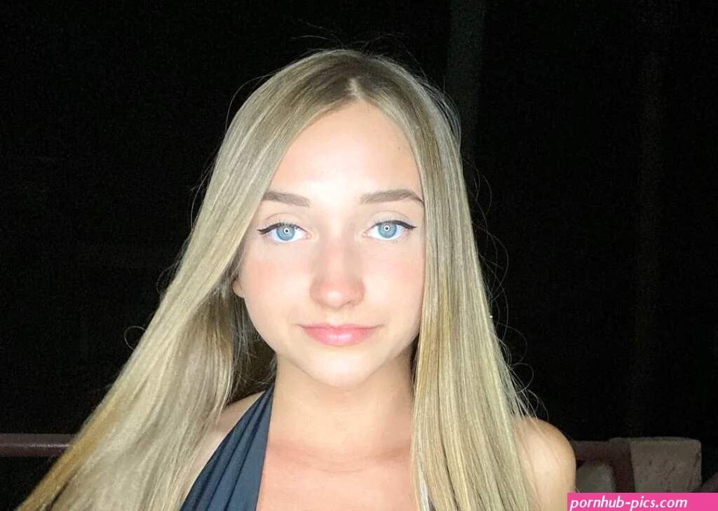 Courtney Miller: Big Tits Hot Babe