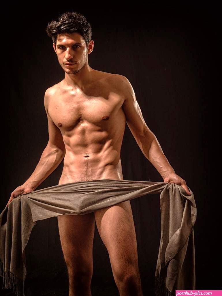 Male nude with scarf. A naked man unwilling to hide. Photography by Stefano Mercurius