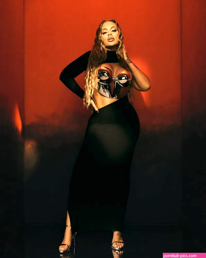Sizzling Sensation: Lattos Naked Curves on Full Display for Cosmo!
