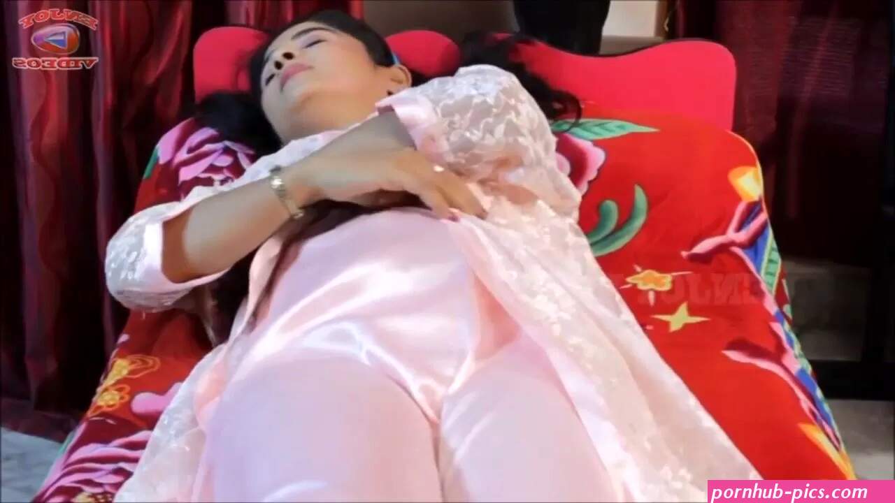 Akeli Pyasi Jawan Bhabhi XXX Desi Bhabhi Urdu Cheating Bollywood Story two watch online