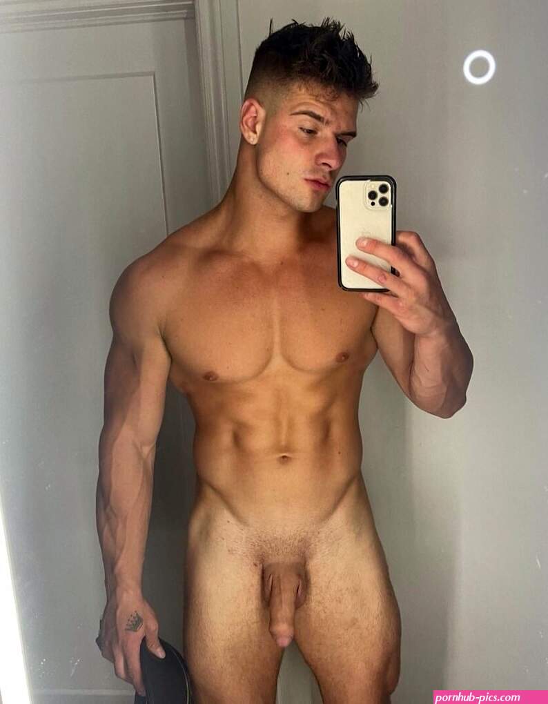 Sexy nude muscle man