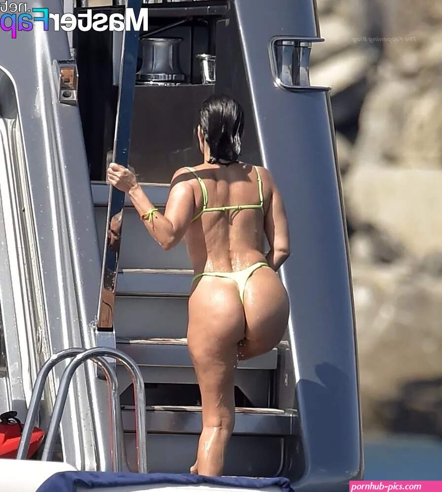 Kourtney Kardashian Nude OnlyFans Leak Picture jJ4jDzl6gm