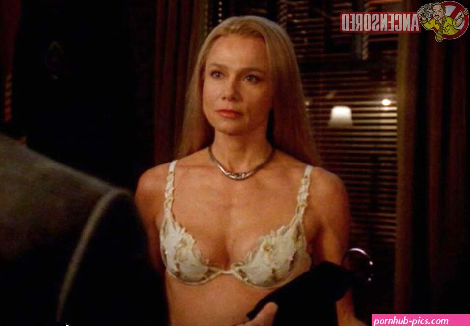 Naked Lena Olin in Alias ANCENSORED
