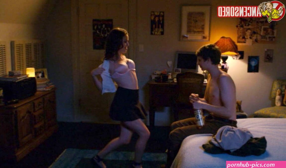 Naked Martha MacIsaac in Superbad ANCENSORED