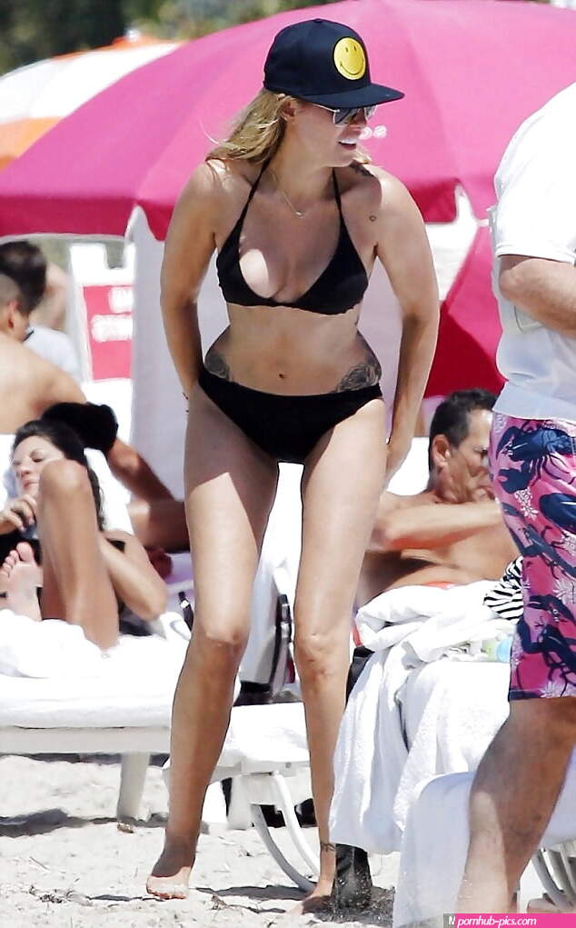 Tish Cyrus Hot Mom