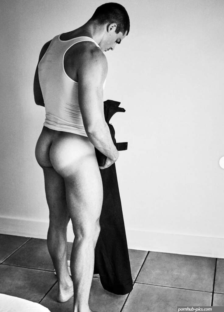 Teacher and Model Pietro Boselli shows finally a bit of his junk! PinkInOurLives