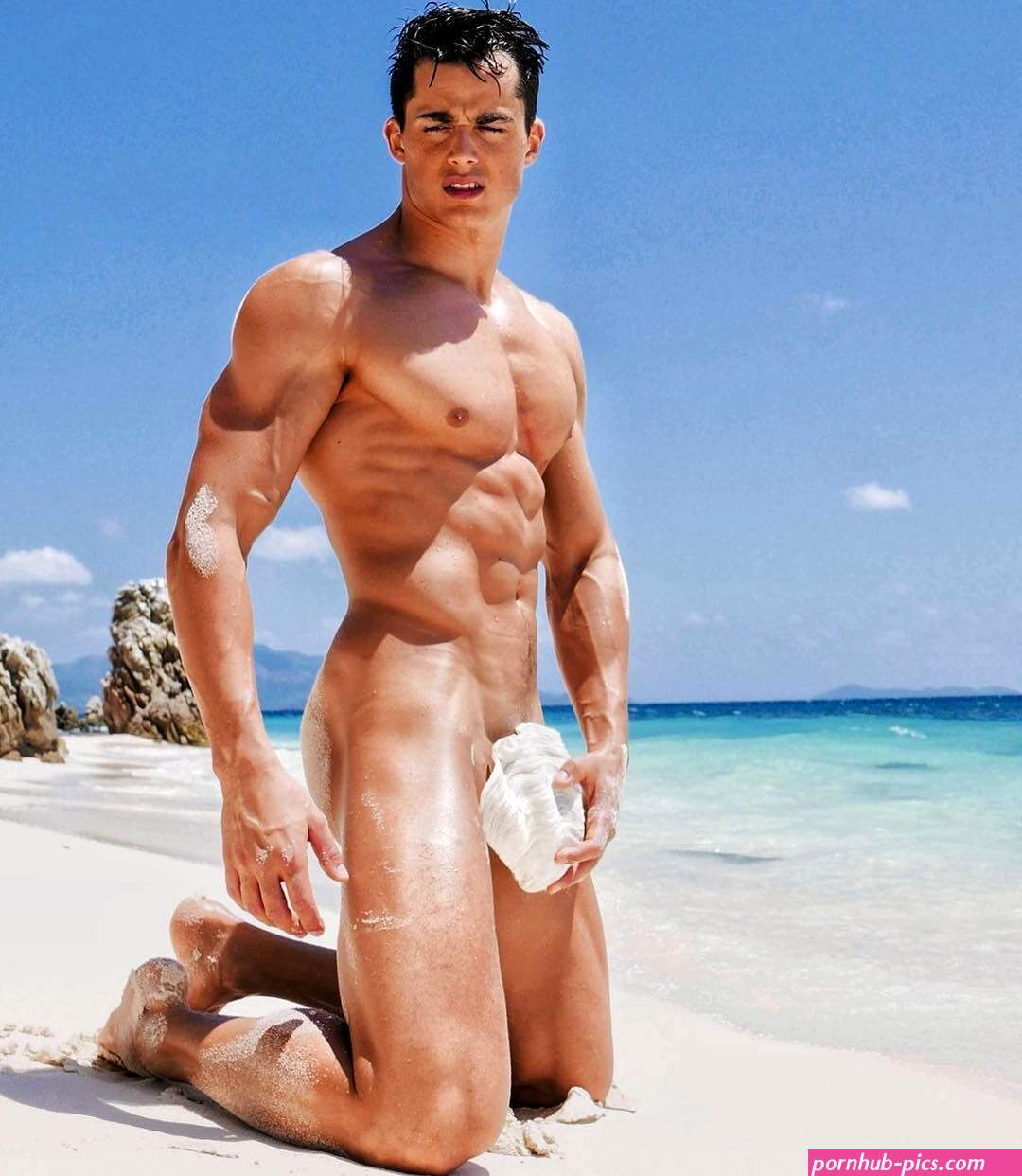 ARGENTINEMEN on X: PIETRO BOSELLI CELEBRATES THE EARTH DAY NUDE