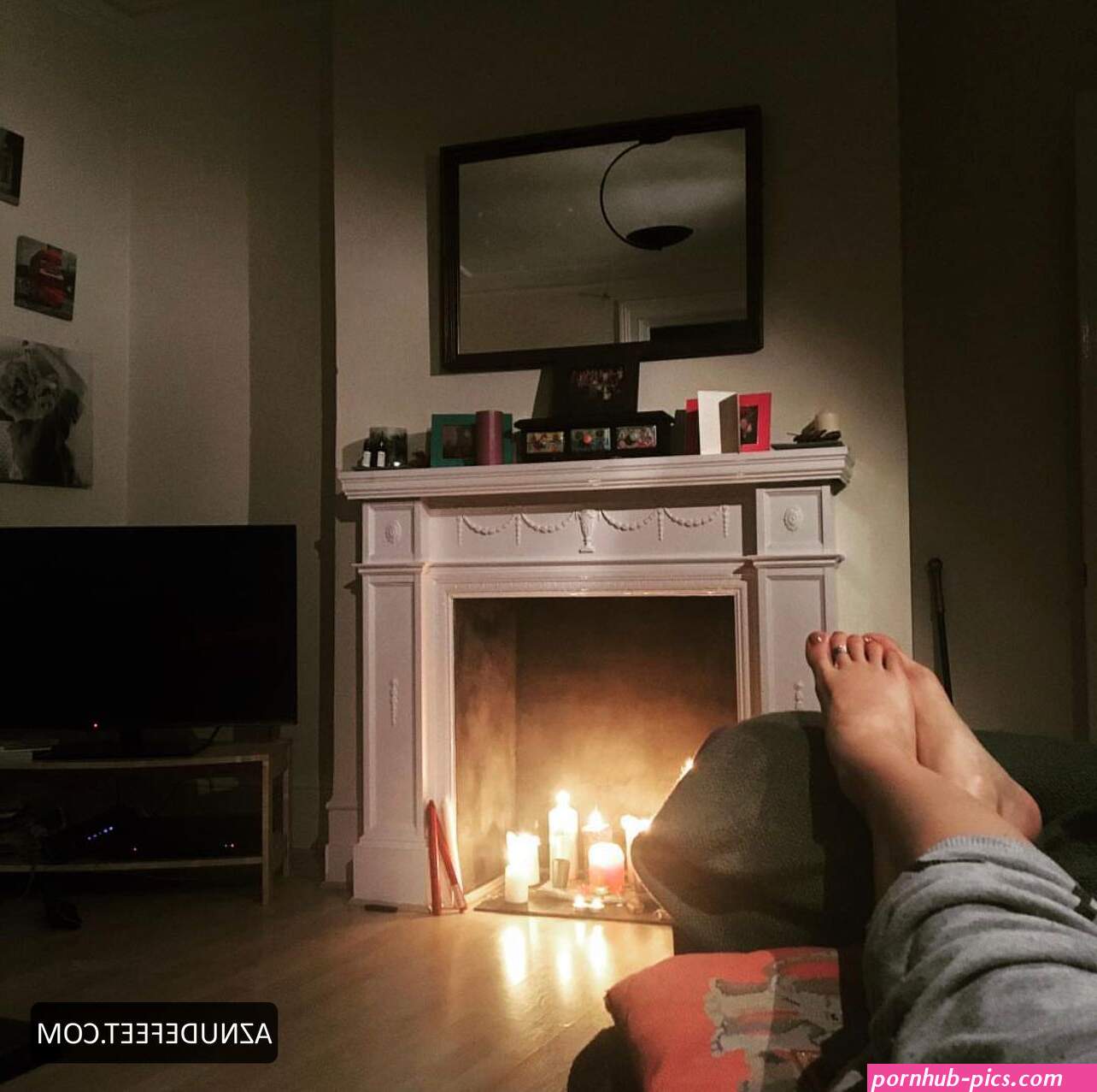 RACHEL REDFORD Feet
