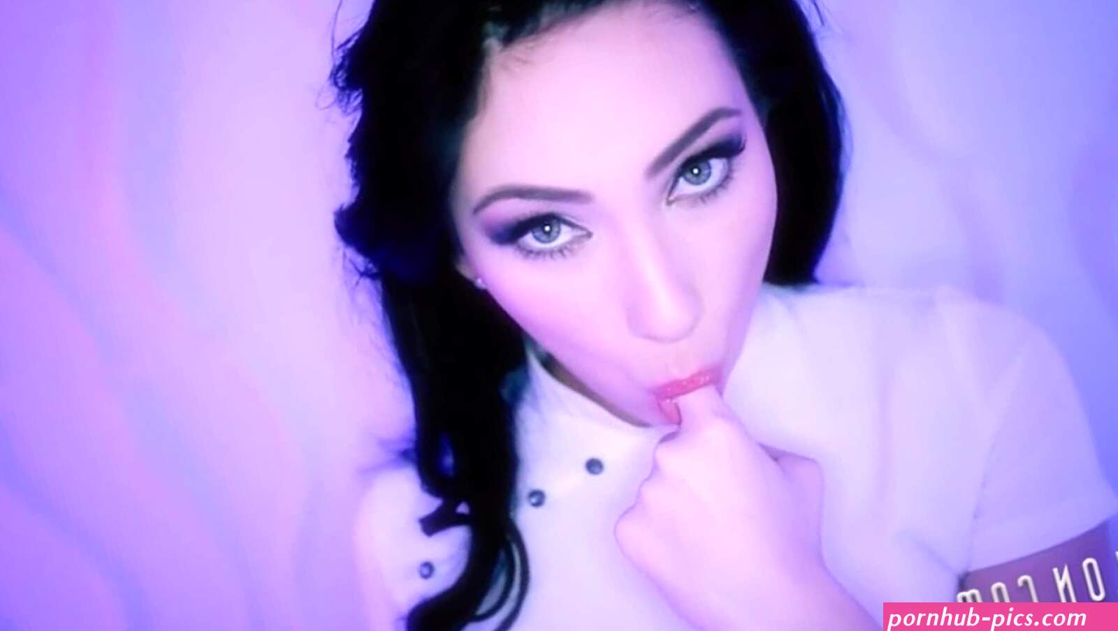 Blowjob eye contact: Aria Alexander encourages you to cum while you sit back and relax