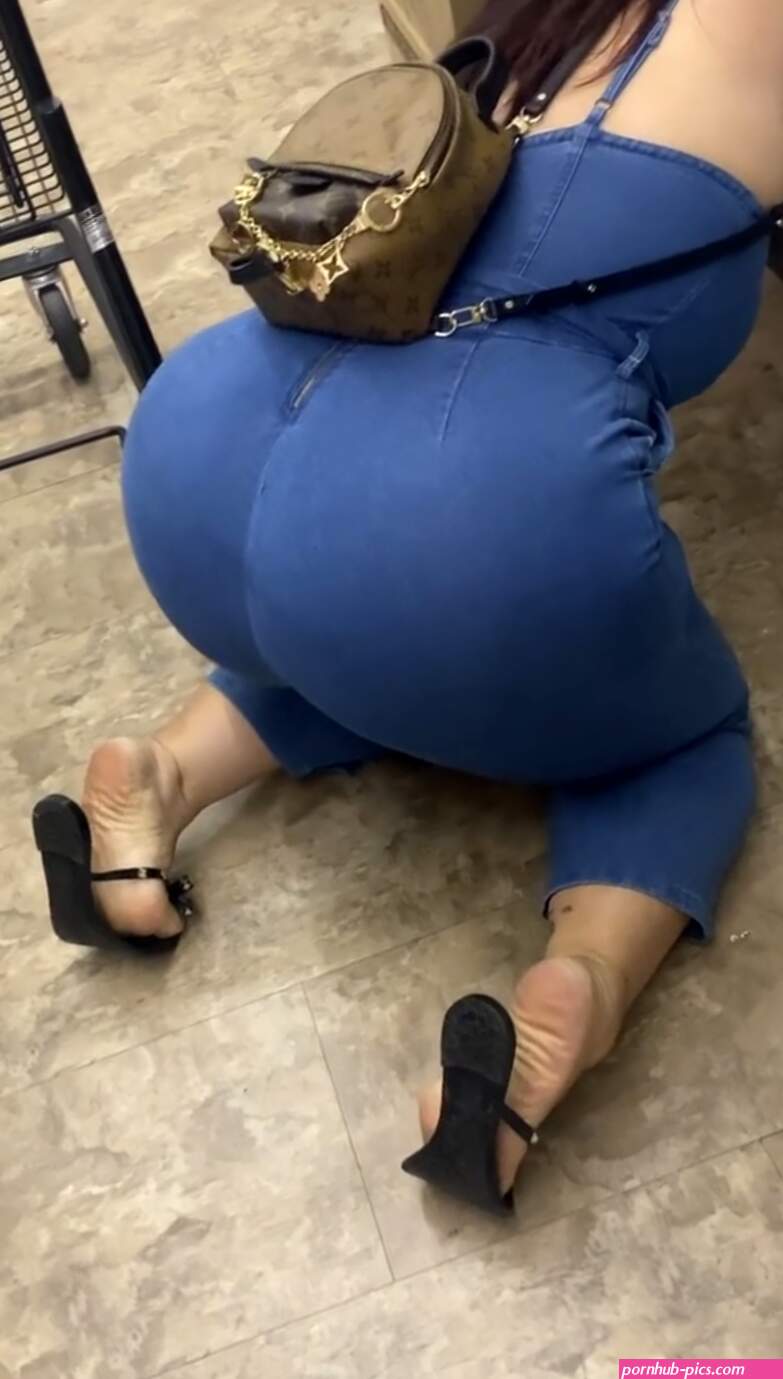 Dollar Tree thick Latina