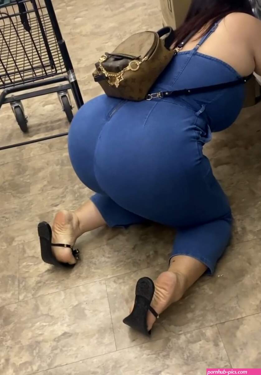 Dollar Tree thick Latina