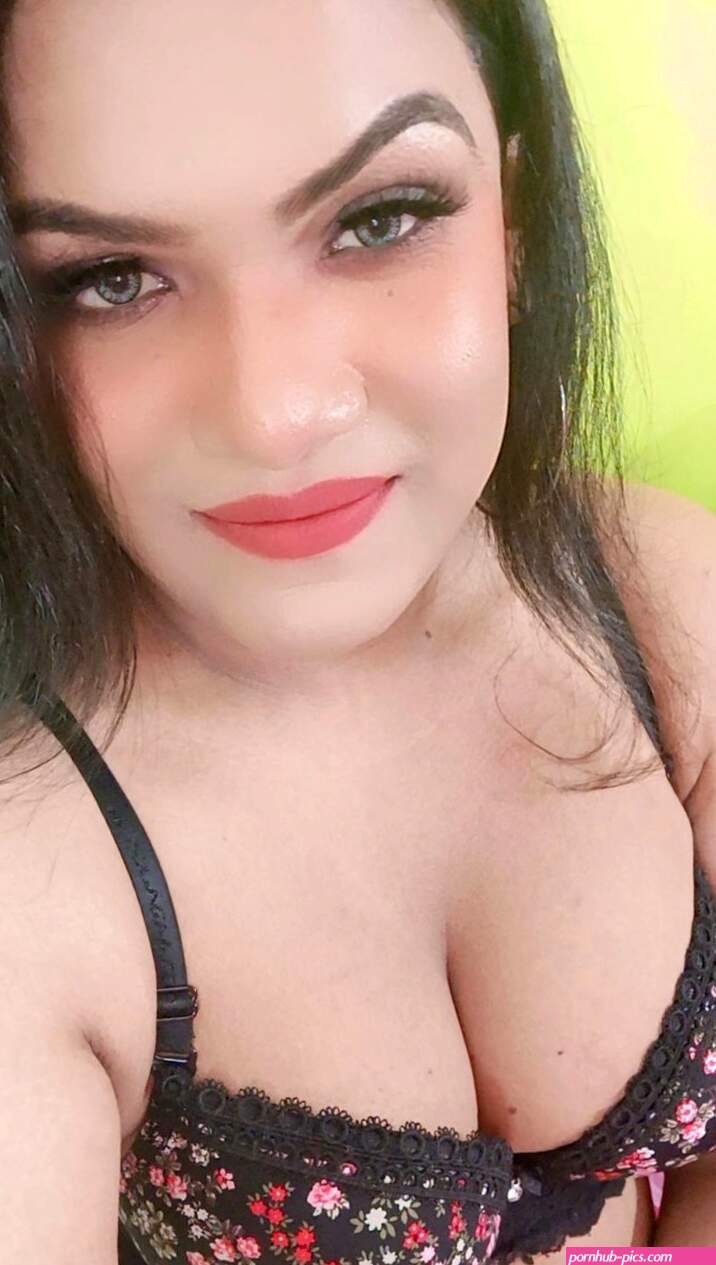 Shemale Escort Priya Indian Transsexual escort in Kolkata