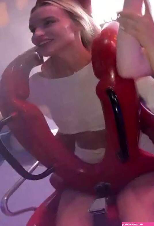 Slingshot Slips 46K on X: One flip to reveal the bikini another to free the nipple!!! tits Slingshot nipslip freethenipple TitsPublic NaughtySide2 SexyGirlsNIP publicXposed publicnudity69