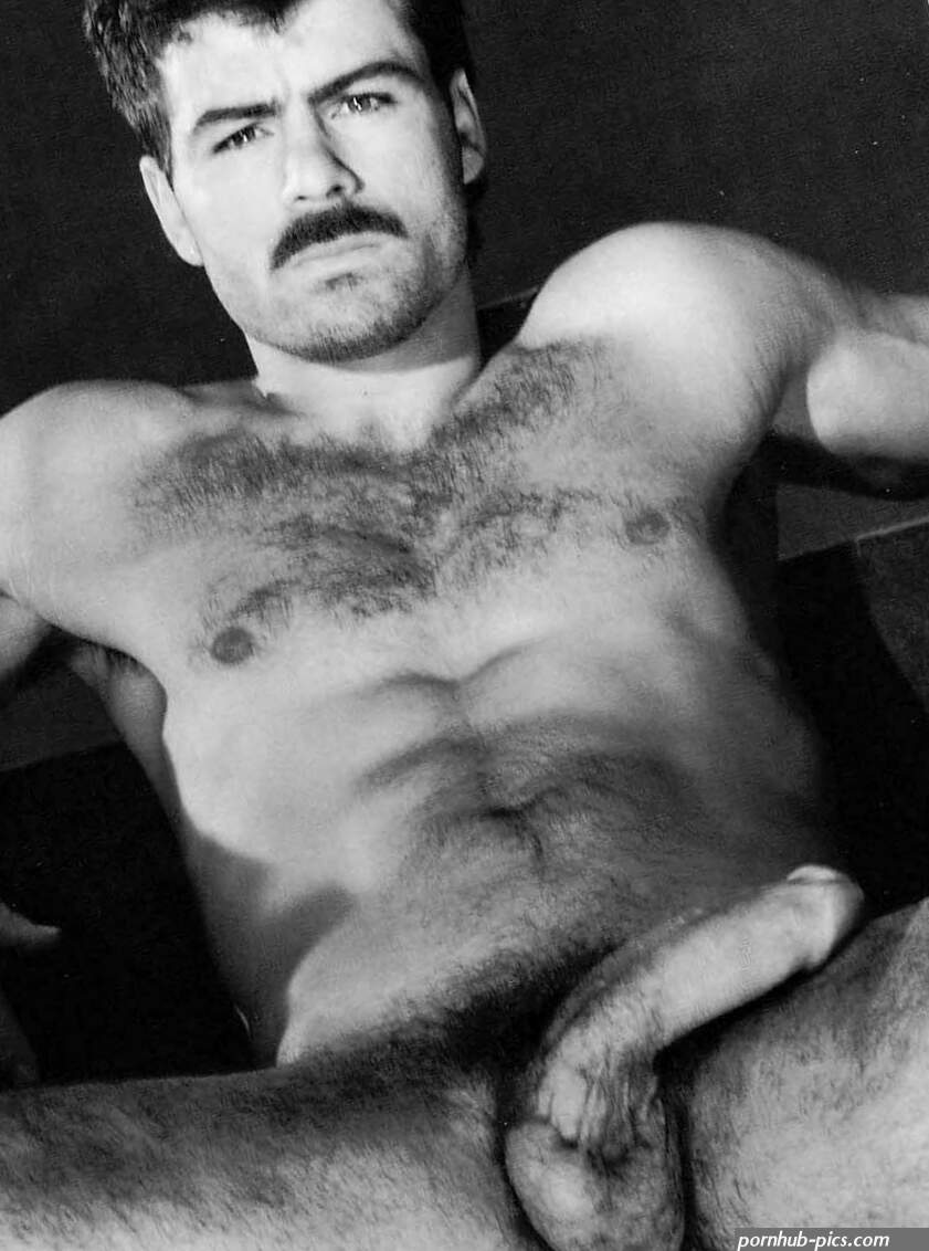 RETRO STUDS: MOUSTACHE MADNESS