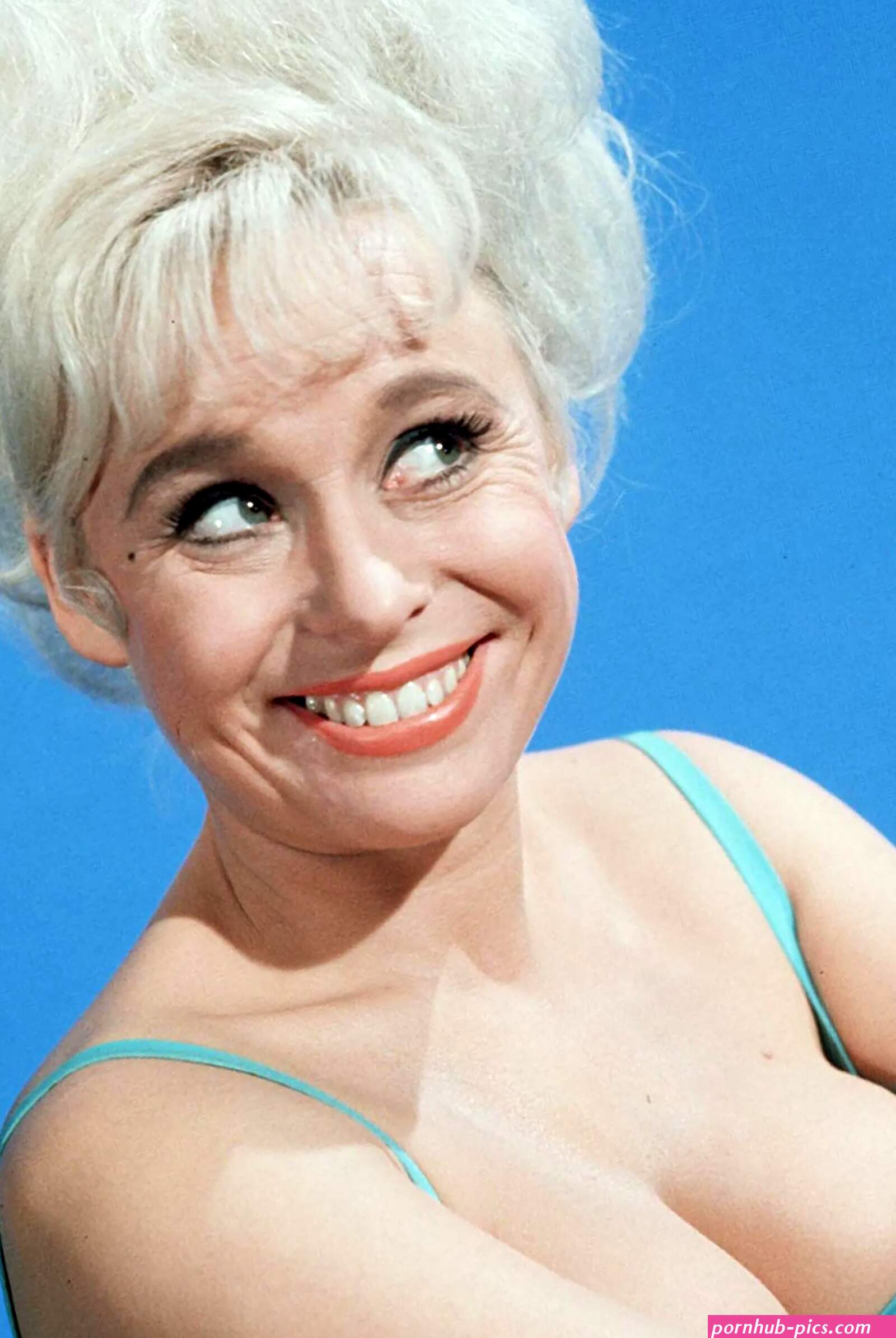 Barbara Windsor helped into panto by Matt Lucas during rare appearance amid Alzh
