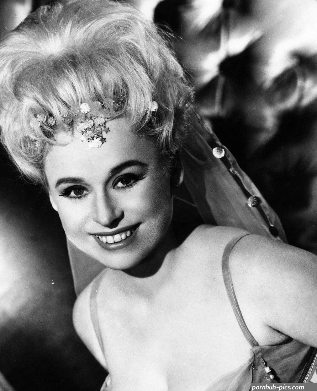 Barbara Windsor from an early Carry On film Barbara windsor British actresses
