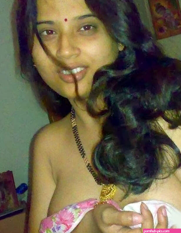 Desi Boudi Showing Boobs Big Nipple Xxx Pics Pics Club