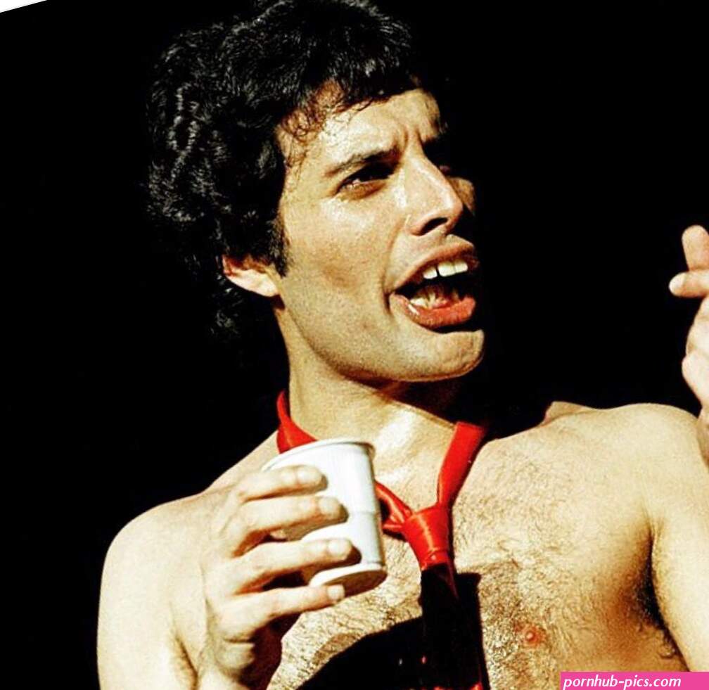 Pin by Aurora on The best lead singer ever Freddie mercury Queen freddie mercur