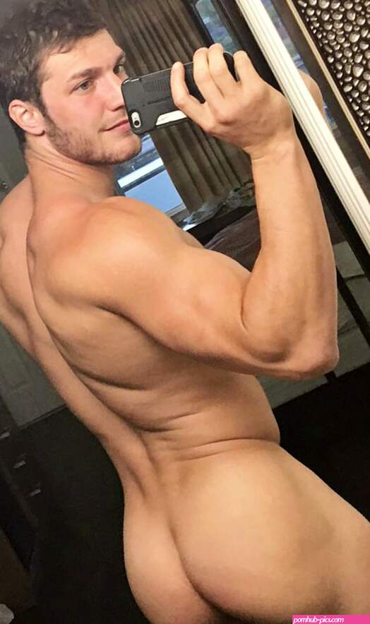 Men butt selfies