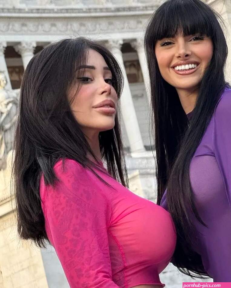 Influencers de lingerie dividem redes ao reproduzirem cena do clssico A Dama e