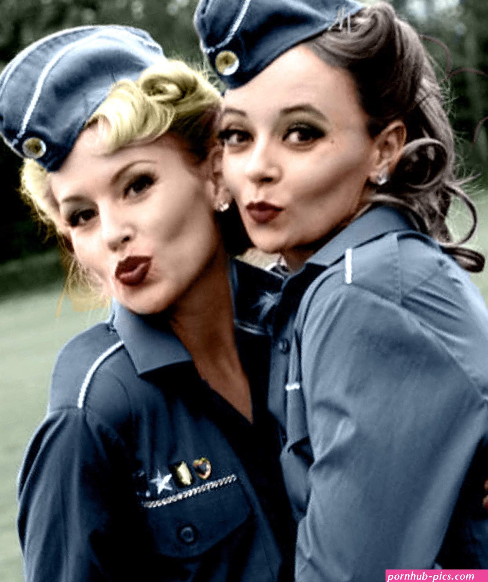 Colorized Photos Old Photos Two Women World War Ii Women Wallpaper