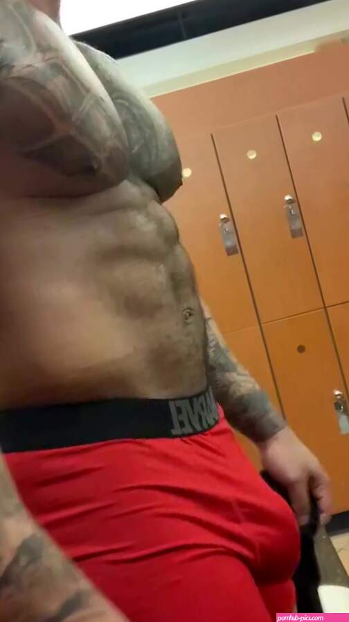 Bulges: Playing with a sweaty gym bulge