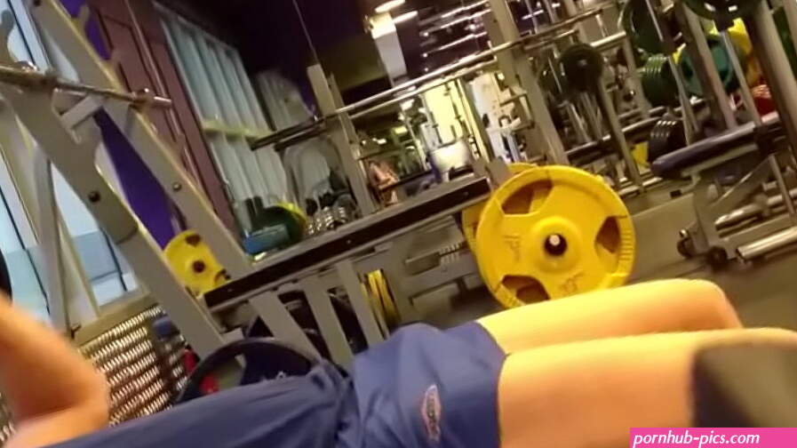 Bulge cock in the gym