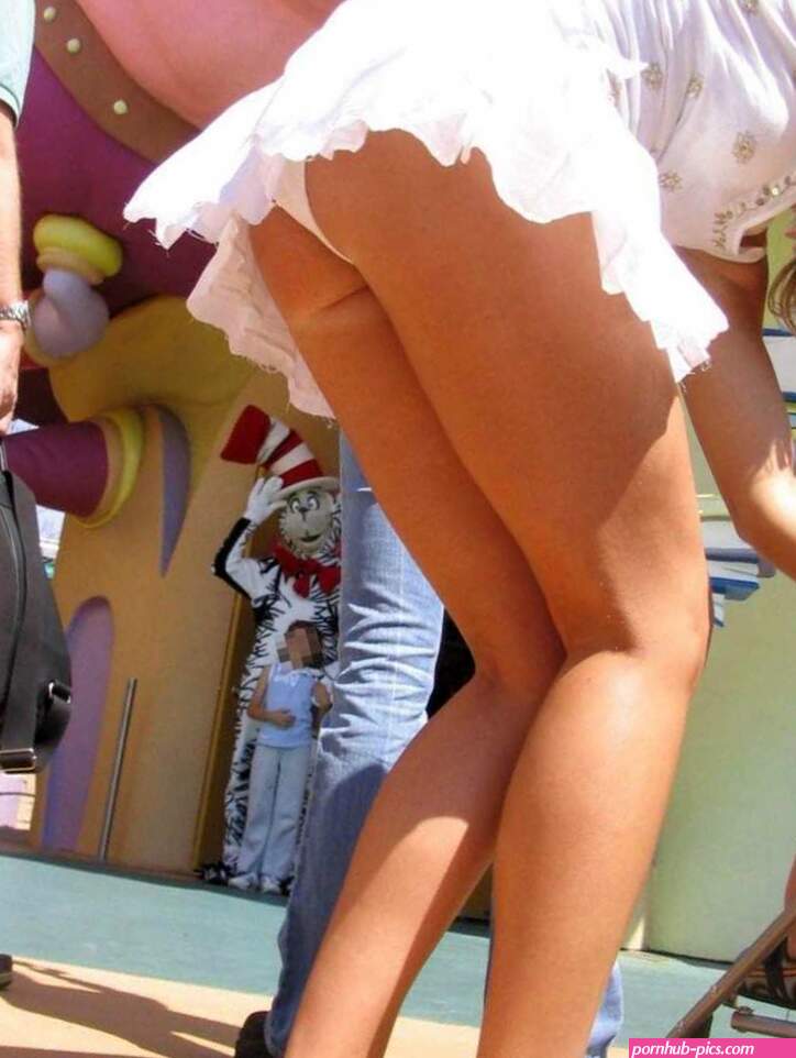 Sexy Short Dress Mom Upskirt