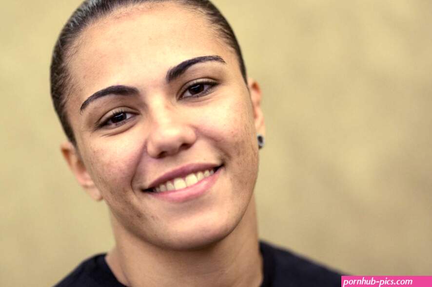 Jessica Andrade not bothered by leaked nude photos paid off house car with Onl