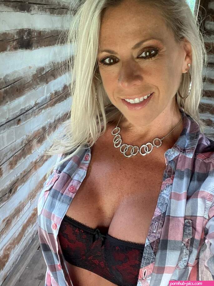 Rvlifebarbie twitter