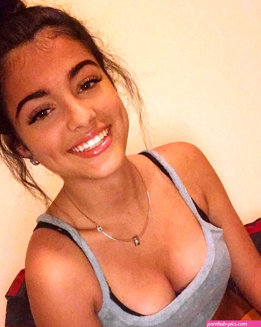 Messy bun Baddie outfits casual Nerdy girl Hair makeup