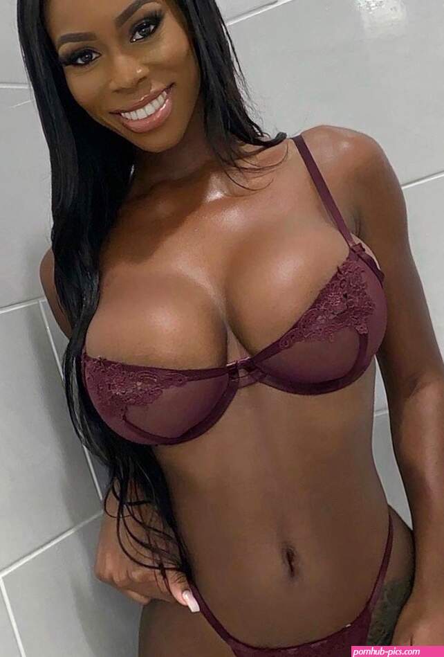 Ebony pornstara