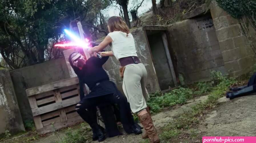Kylo Ren fucks Rey in a Star Wars porn parody
