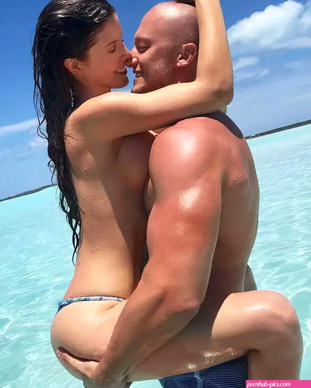 Internet sensation Amanda Cerny teases fans with her topless picture- The Etimes Photogallery Page 14